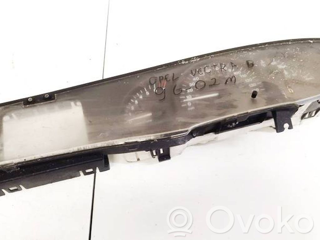 Opel Vectra B Compteur de vitesse tableau de bord 