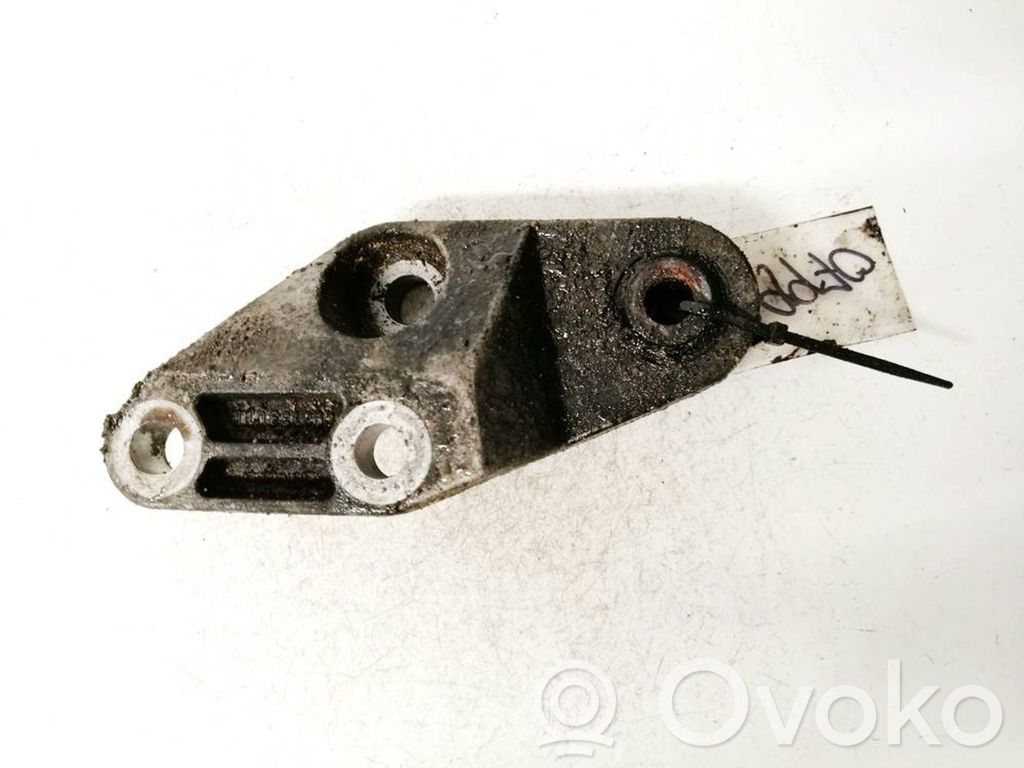 Mazda 5 Engine mounting bracket 