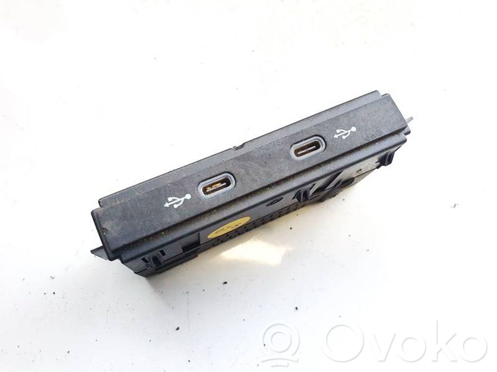 Volkswagen ID.4 Gniazdo / Złącze USB 