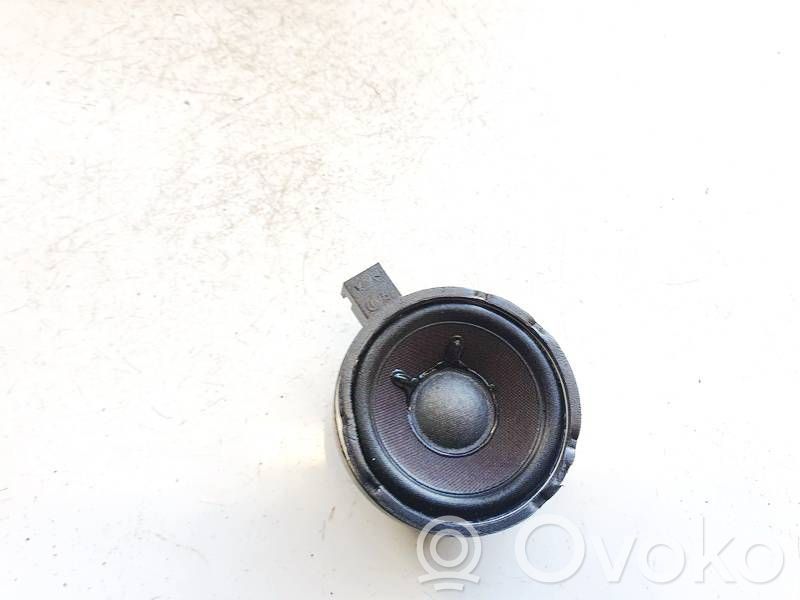 Mercedes-Benz EQB Etuoven kaiutin
