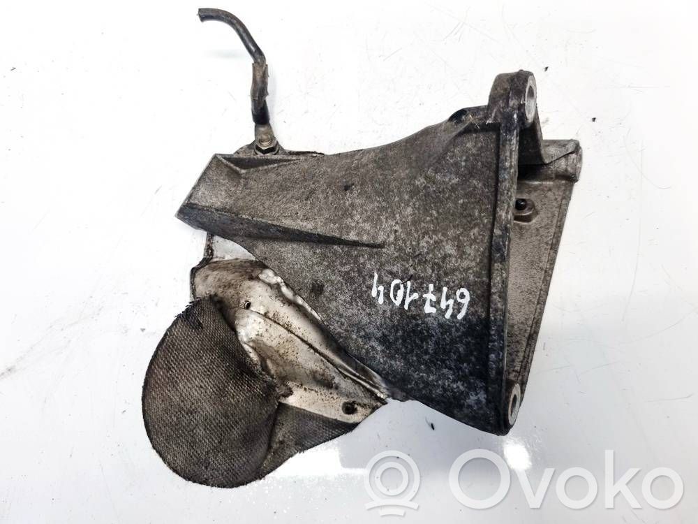 Volkswagen PASSAT B5.5 Łapa / Mocowanie silnika