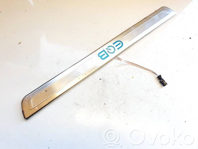 Mercedes-Benz EQB Copertura del rivestimento del sottoporta anteriore