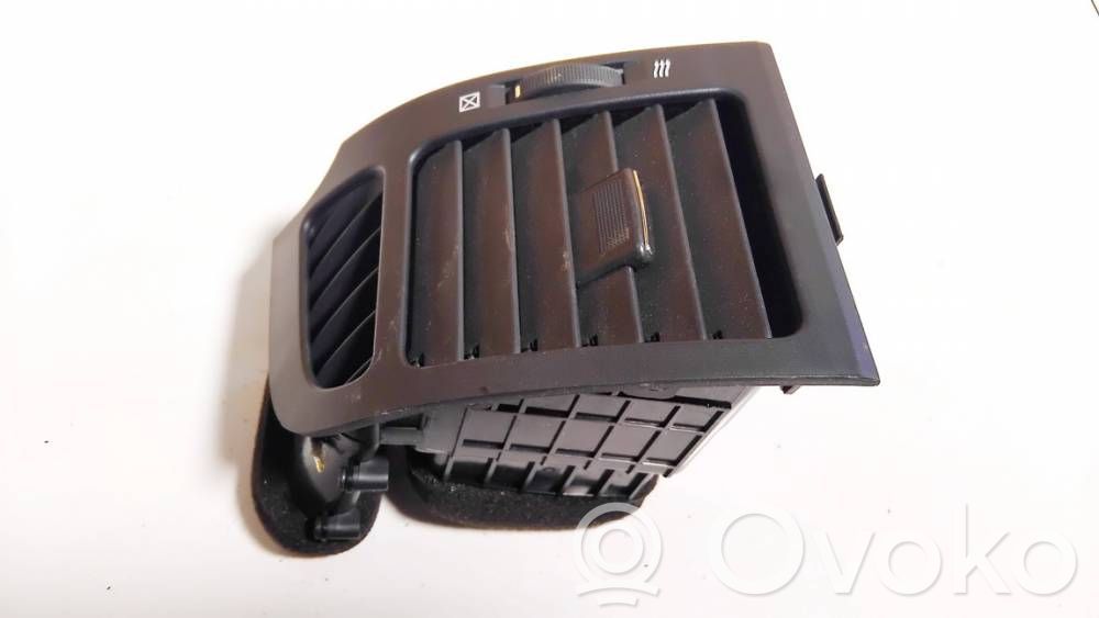 Chevrolet Captiva Rejilla de ventilación central del panel