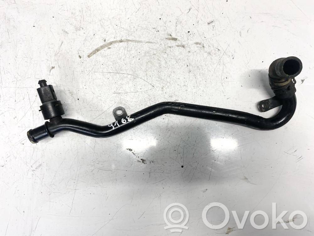 Volkswagen Golf VI Tubo flessibile del liquido di raffreddamento del motore