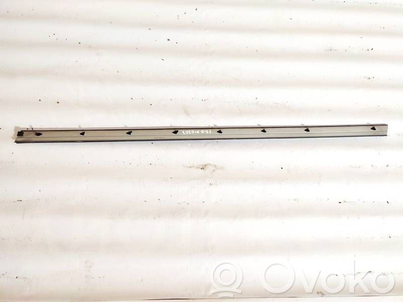 Honda Civic Moulure de vitre de la porte avant 