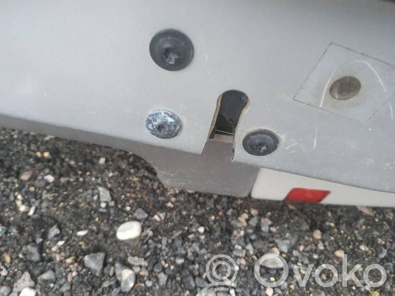 Cerradura de puerta trasera