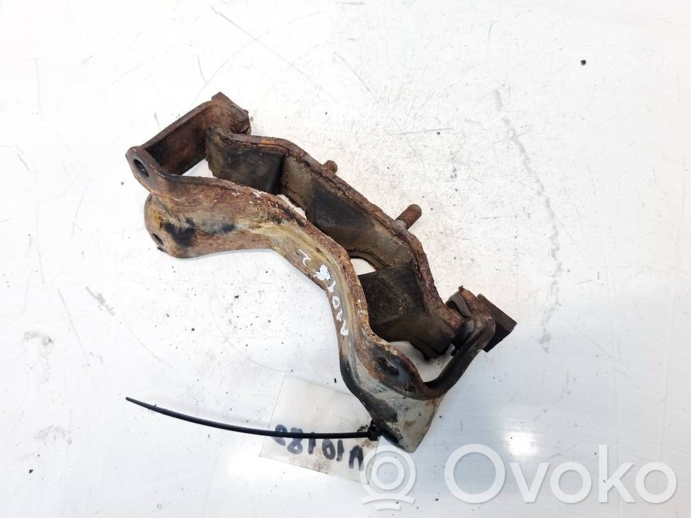 Subaru Outback Moottorin kiinnikekorvake 