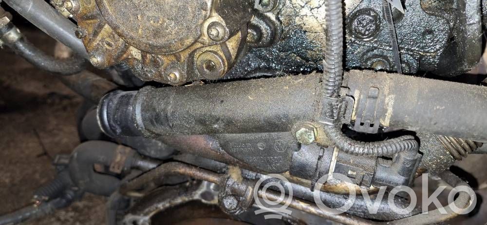 Volkswagen Touran I Tubo flessibile del liquido di raffreddamento del motore