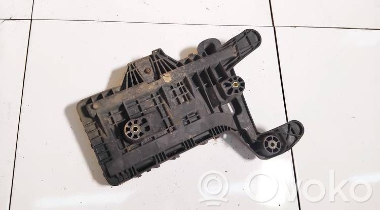 Volkswagen PASSAT B6 Vassoio scatola della batteria