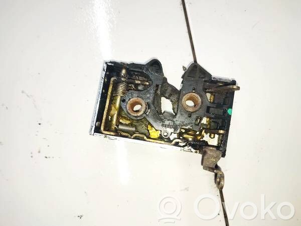Audi 80 90 S2 B4 Serratura portiera anteriore 