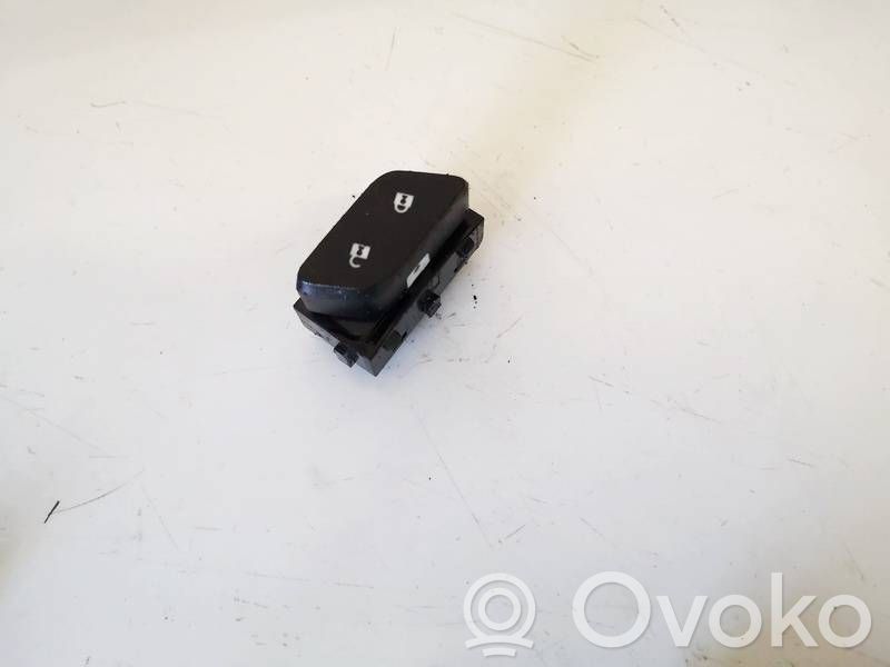 Opel Astra K Botón interruptor de bloqueo de puertas 