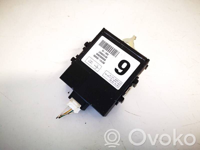 Toyota Avensis T270 Unidad de control/módulo de la puerta