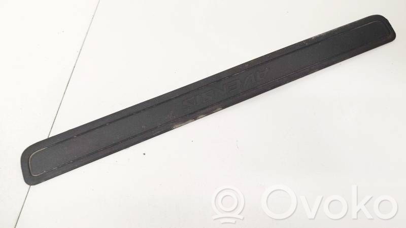 Toyota Avensis T270 Copertura del rivestimento del sottoporta anteriore