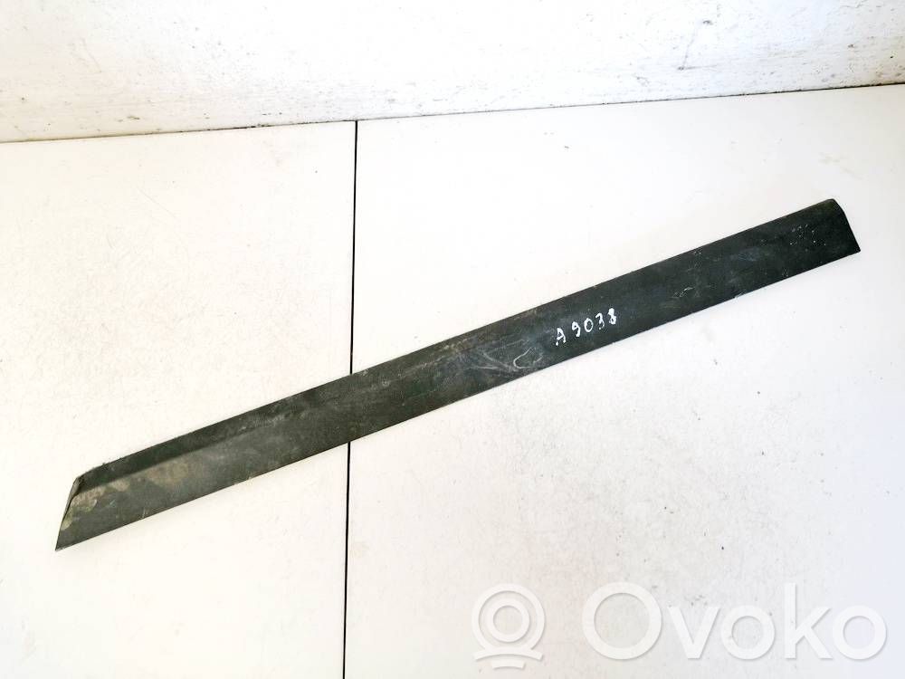Volkswagen PASSAT B6 Takaoven lista (muoto) 