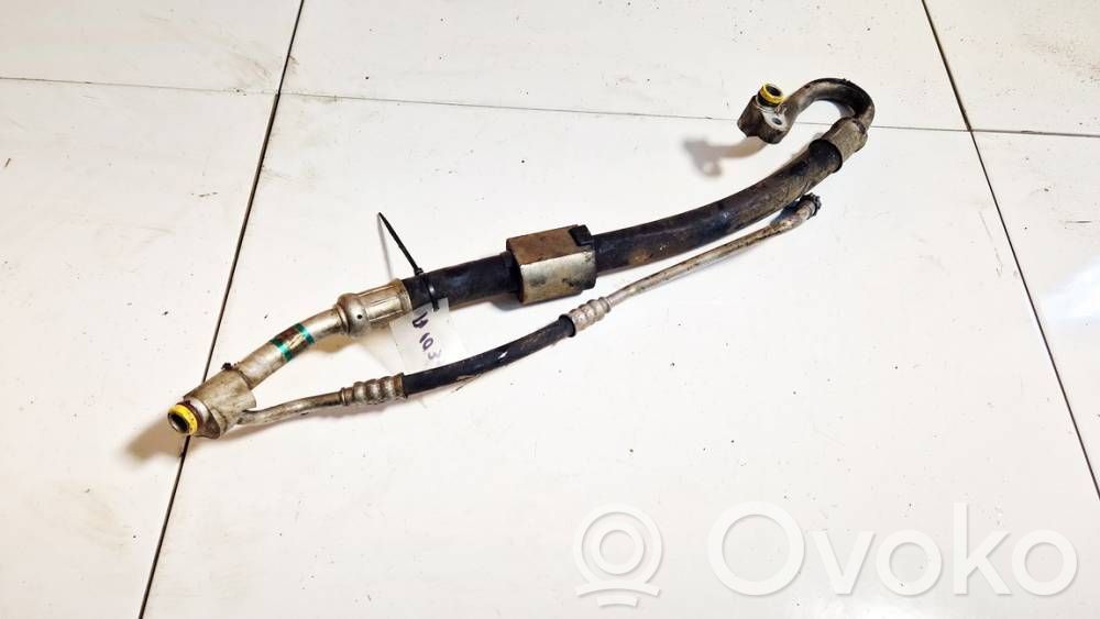 BMW 1 E81 E87 Ilmastointilaitteen putki (A/C) 