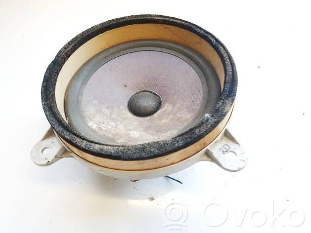 Subaru Outback Etuoven kaiutin 