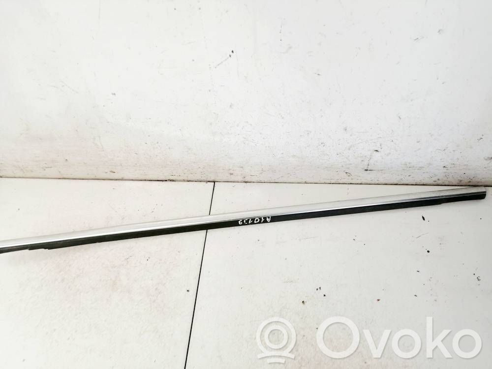 Volkswagen PASSAT B5.5 Rivestimento modanatura del vetro della portiera posteriore 