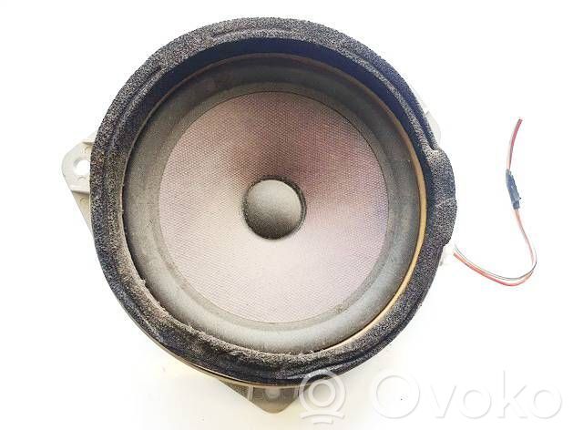 Subaru Outback Etuoven kaiutin