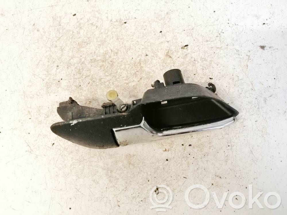 Manecilla interna puerta trasera   68402,68402
