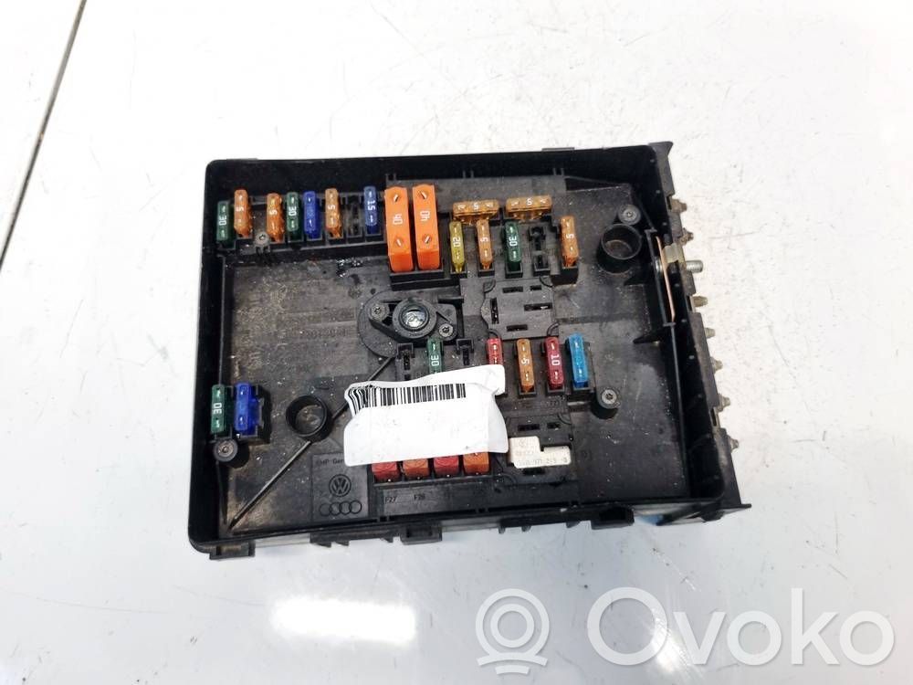 Volkswagen Touran I Juego de caja de fusibles 