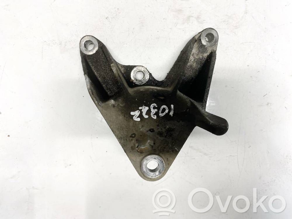 Opel Astra J Łapa / Mocowanie silnika 