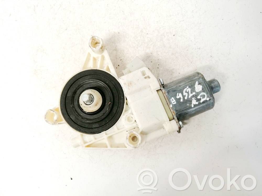 Mercedes-Benz C W204 Silnik regulatora szyby drzwi przednich 