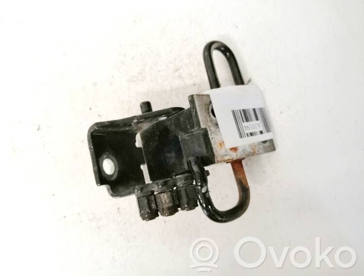 Bisagra superior puerta delantera   8E0831411B,8E0831411B