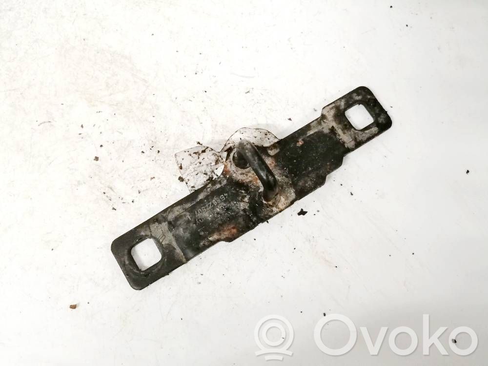 Audi A4 S4 B5 8D Rygiel zamka drzwi przednich