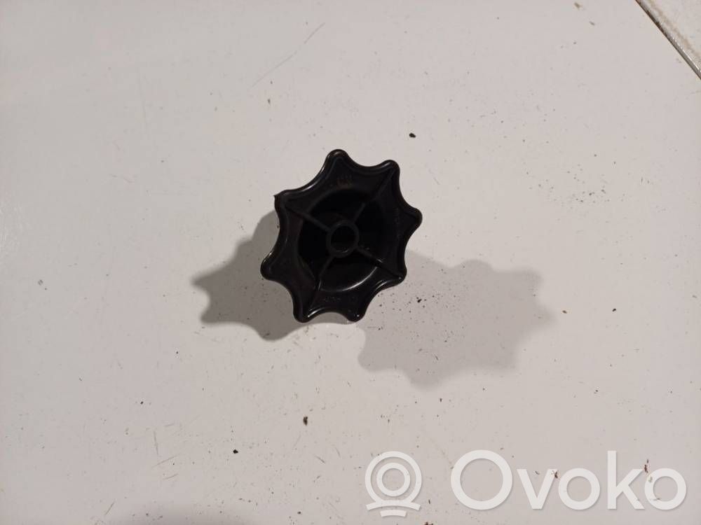 Opel Astra H Șurub fixare roată de rezervă 