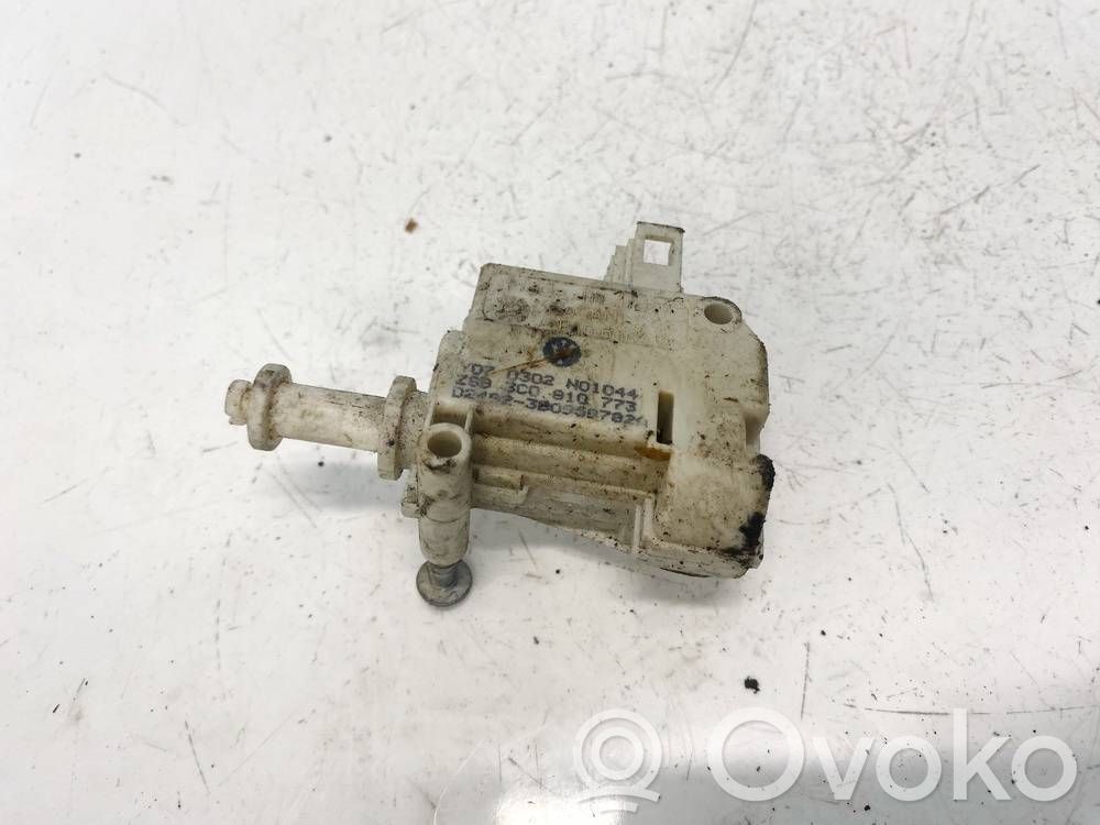 Volkswagen PASSAT B6 Motor închidere centralizată 