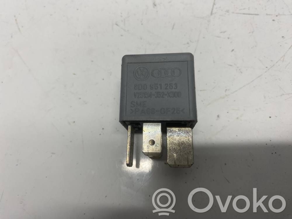 Altri relè   8D0951253,V23134J52X300,8D0951253,V23134J52X300