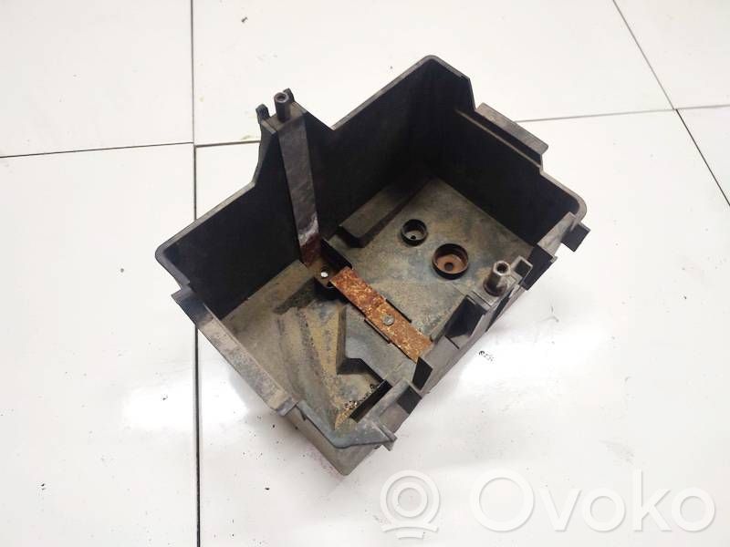 Ford Fiesta Podstawa / Obudowa akumulatora 
