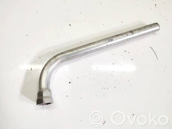 Volkswagen Golf V Klucz do śrub / nakrętek kół 