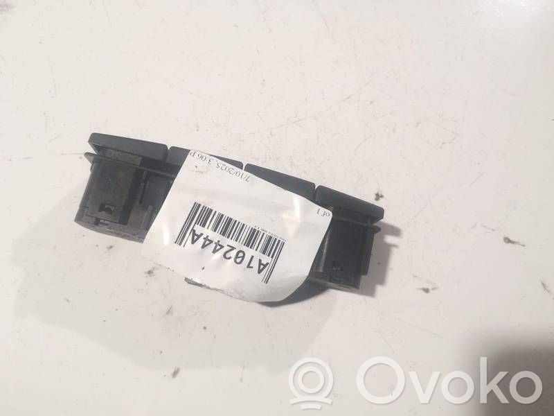 Ford Fiesta Przyciski szyb 