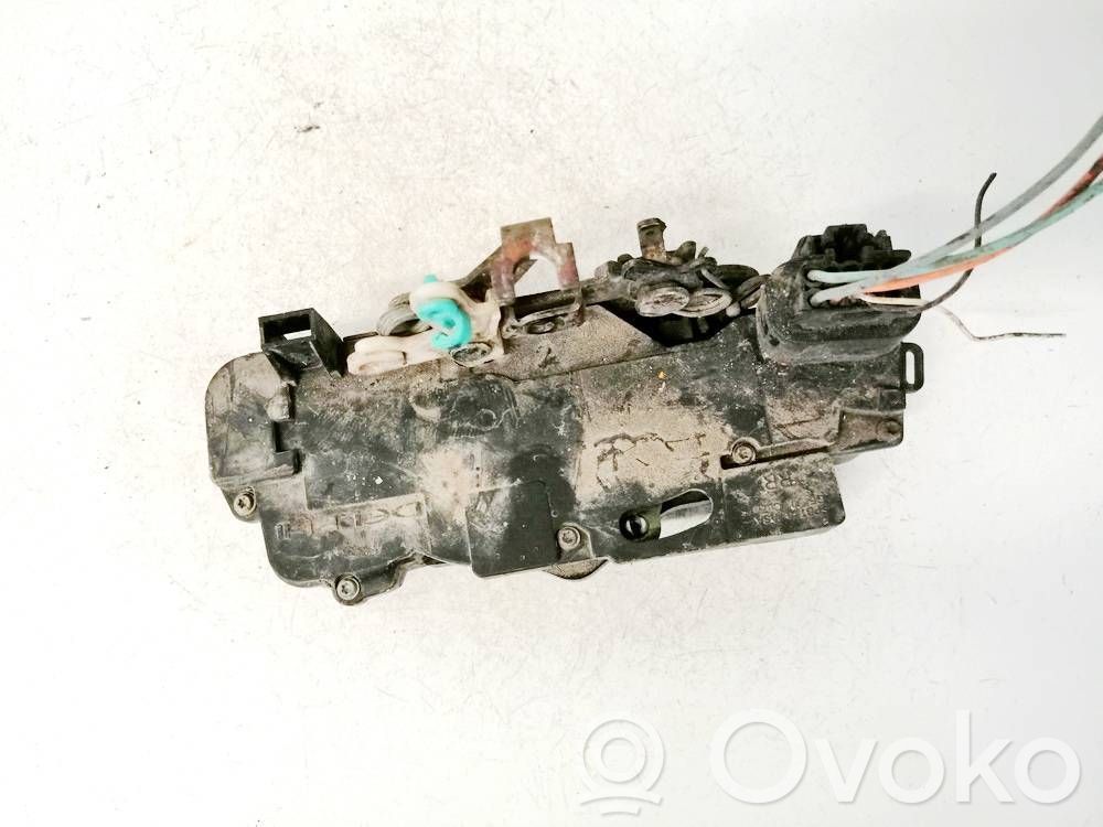 Cerradura de puerta trasera