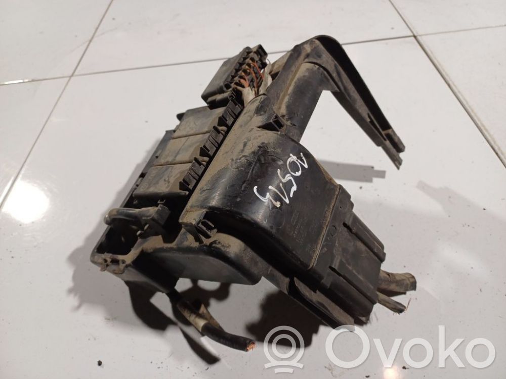 Volkswagen Polo IV 9N3 Set scatola dei fusibili 