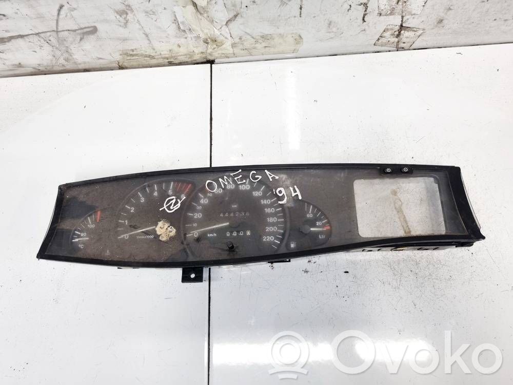 Opel Omega B1 Nopeusmittari (mittaristo) 