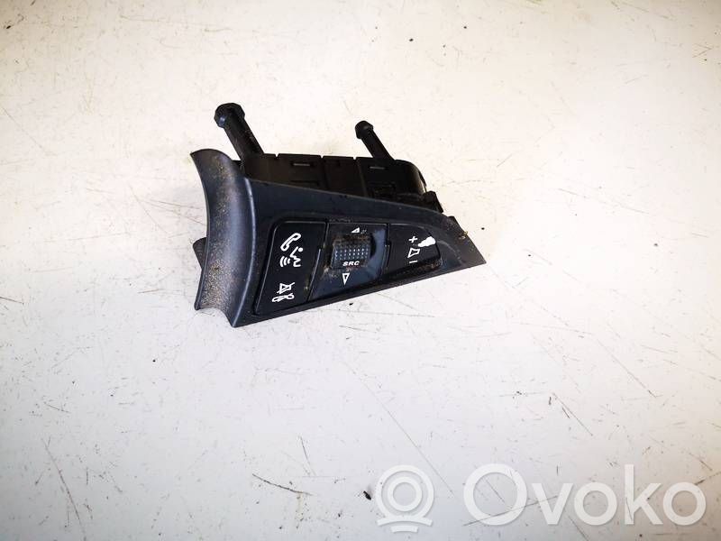 Opel Astra J Pulsanti/interruttori sul volante 