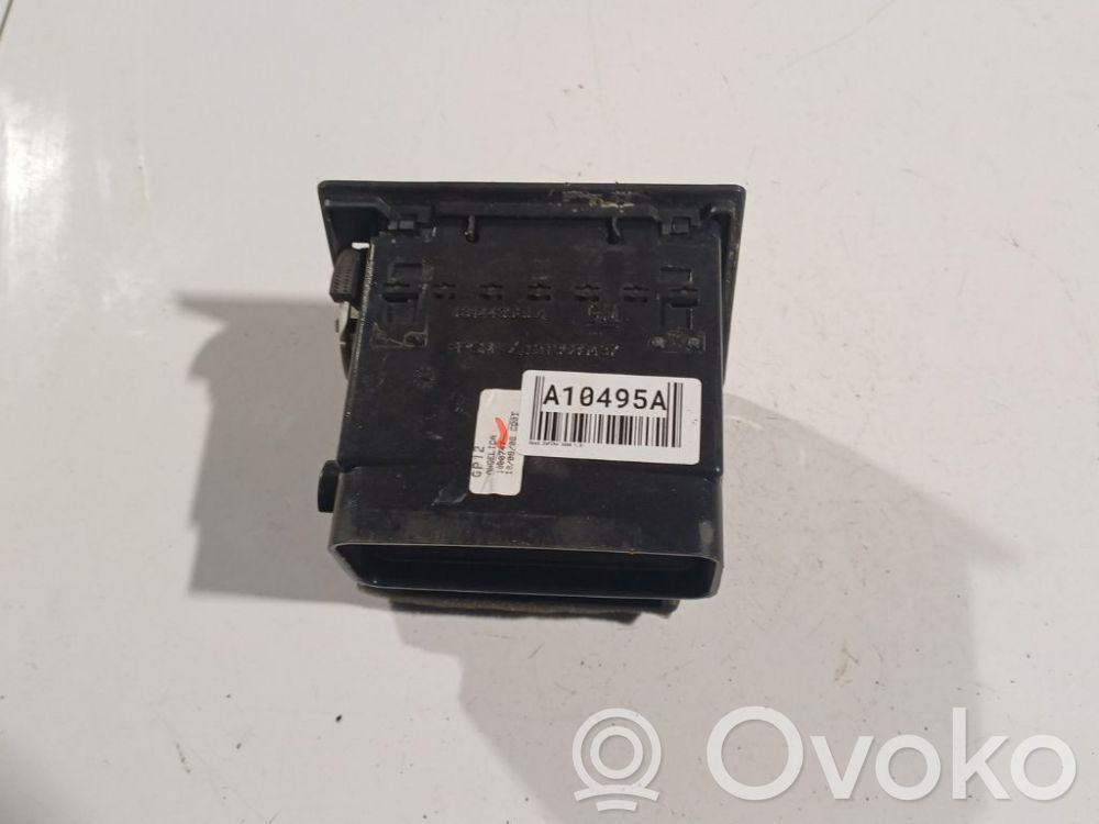 Opel Zafira B Dysze / Kratki środkowego nawiewu deski rozdzielczej 