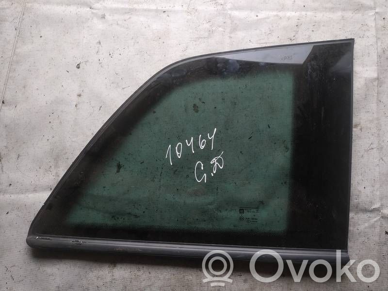 Opel Zafira B Finestrino laterale posteriore
