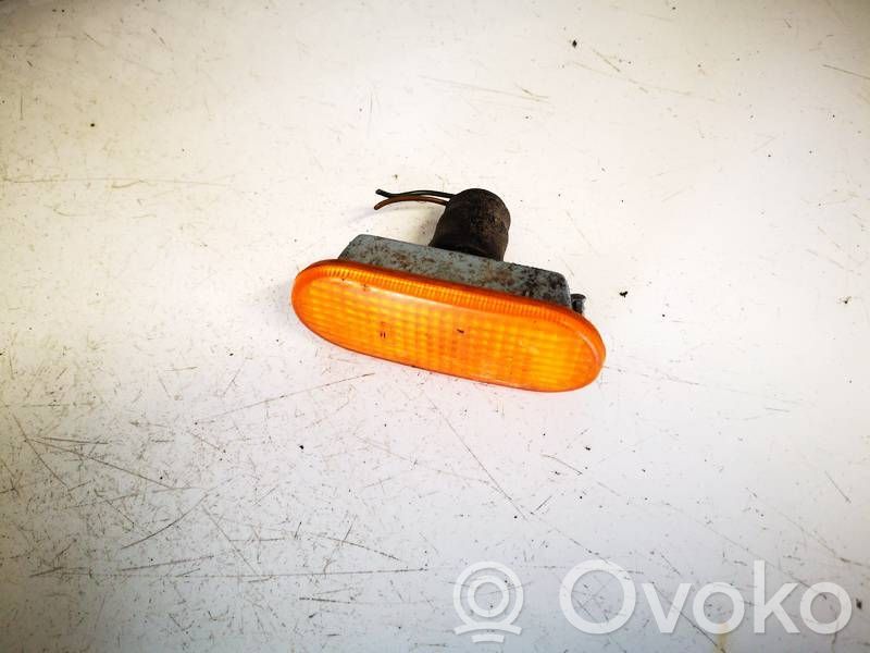 Volkswagen Golf IV Semnalizator bară față 