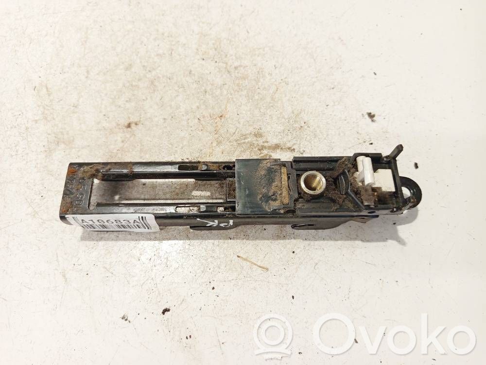 Volkswagen PASSAT B5.5 Turvavyön säätökisko 