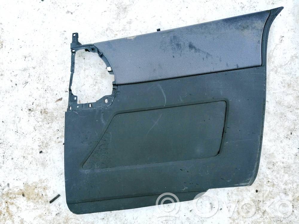 Mazda 5 Takaoven verhoilu 