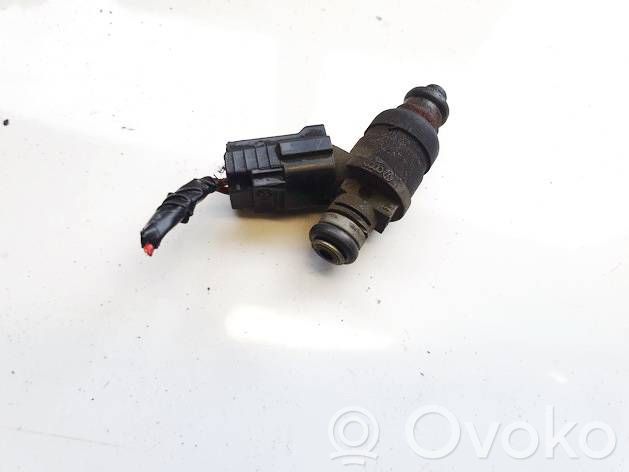 Volkswagen Golf V Injector combustibil