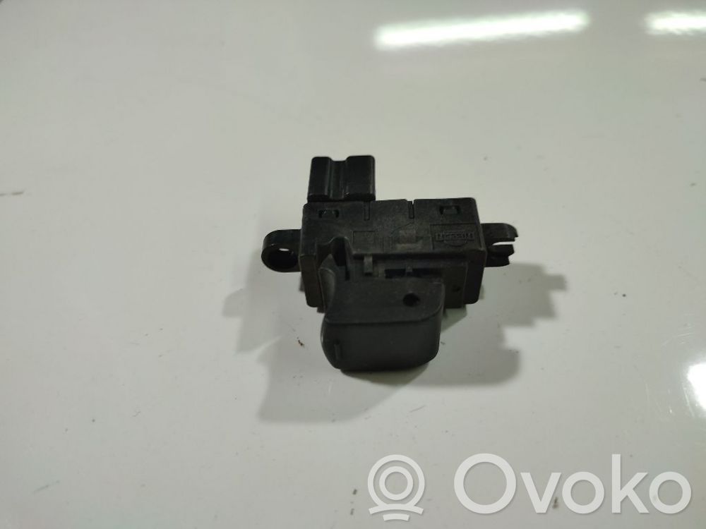 Nissan Qashqai Comutator comandă geamuri electrice 