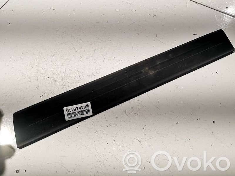 Subaru Outback Capac prag față