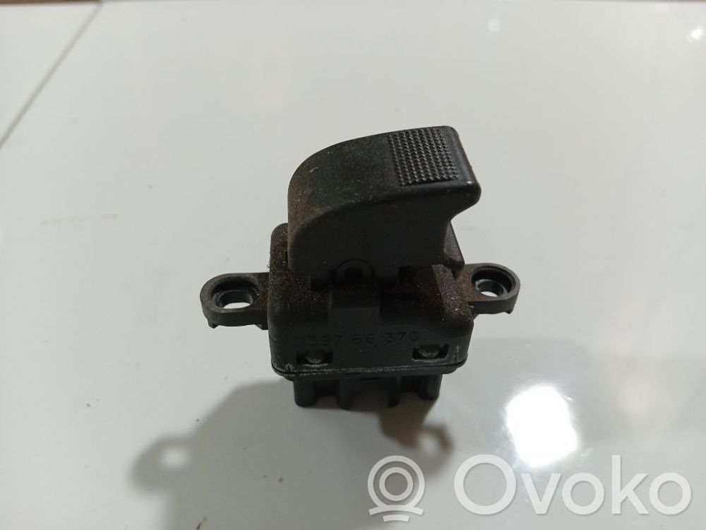 Interrupteur commade lève-vitre   D39766370,03036000,D39766370