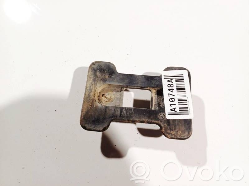 Volkswagen Golf III Soporte de montaje del parachoques trasero 