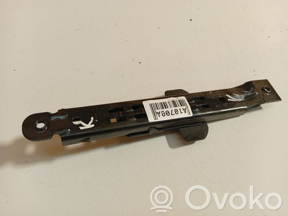 Volkswagen Polo IV 9N3 Rail de réglage hauteur de ceinture de sécurité 