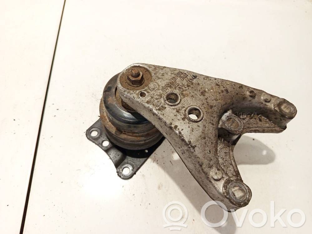 Volkswagen Polo IV 9N3 Supporto di montaggio del motore 